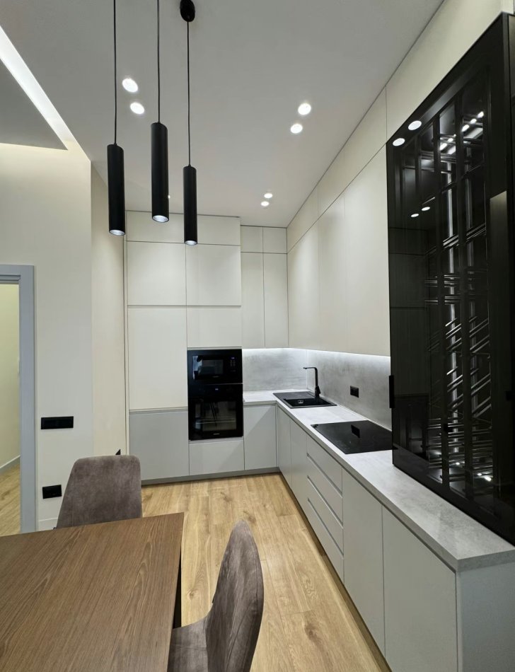 Tirane, jap me qera apartament 1+1+Ballkon Kati 8, 75 m² 800 € (Rruga Kavajes)