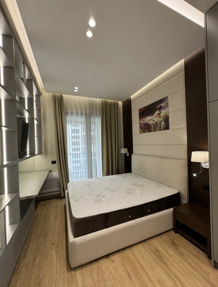 Tirane, jap me qera apartament 1+1+Ballkon Kati 8, 75 m² 800 € (Rruga Kavajes)