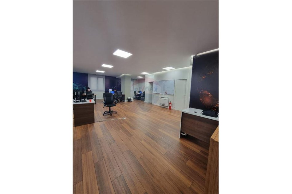Tirane, shitet ambjent biznesi Kati 1, 133 m² 399.000 € (Shallvaret - Myslym Shyri - Shallvaret, Shqipëri)
