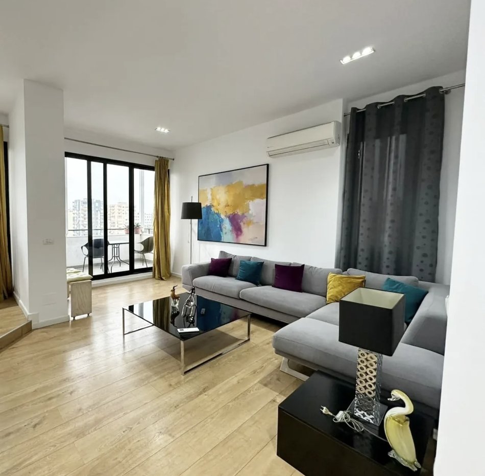 Tirane, jap me qera apartament 2+1+Ballkon Kati 8, 95 m² 800 € (Rruga Kavajes)