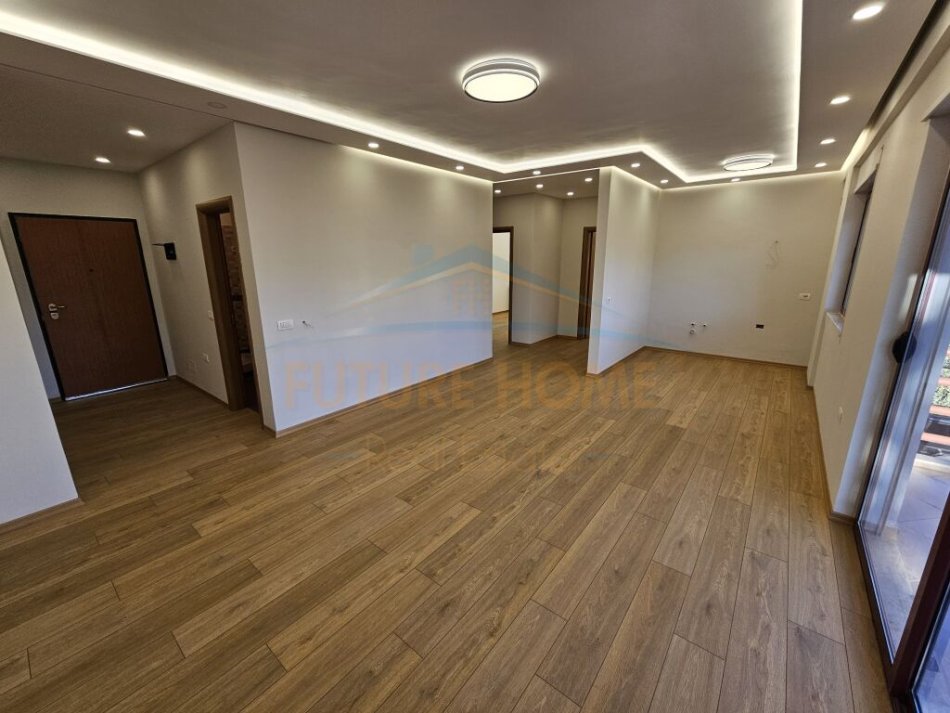 Tirane, shitet apartament 2+1+Ballkon Kati 1, 115 m² 240.000 € (Shkolla Partizani)