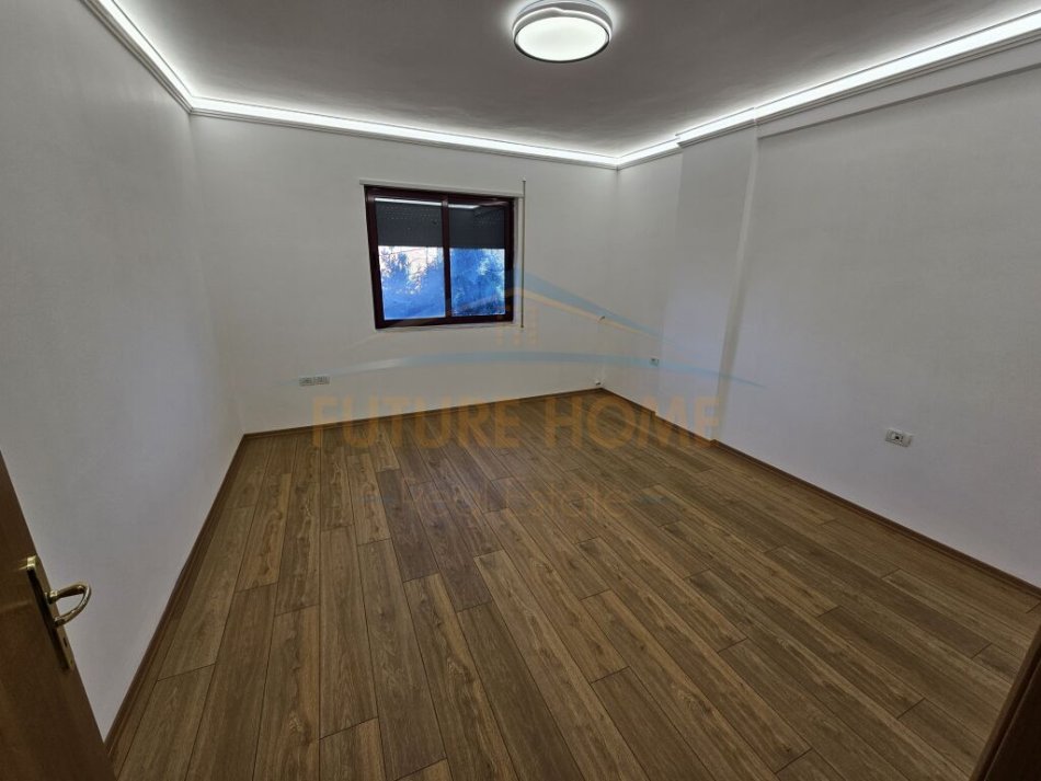 Tirane, shitet apartament 2+1+Ballkon Kati 1, 115 m² 240.000 € (Shkolla Partizani)