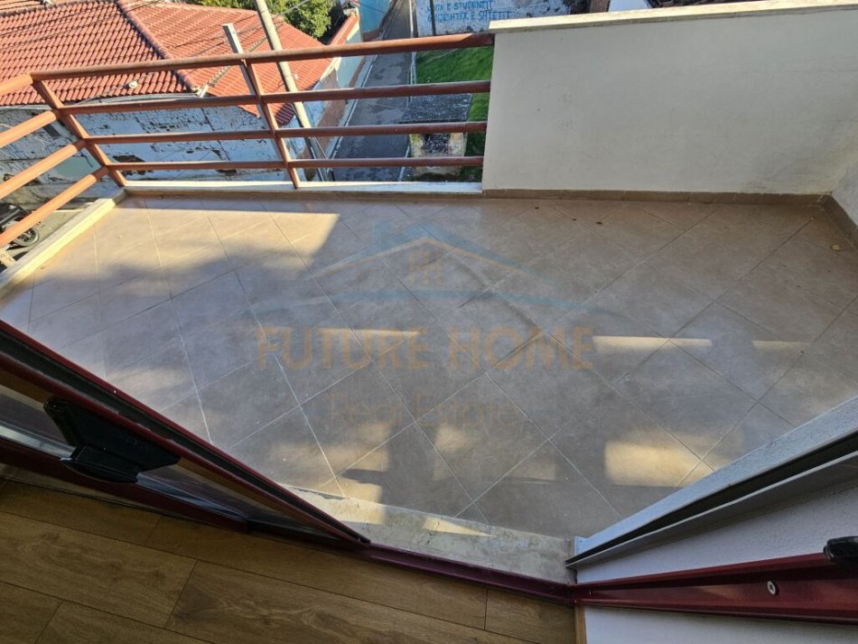 Tirane, shitet apartament 2+1+Ballkon Kati 1, 115 m² 240.000 € (Shkolla Partizani)