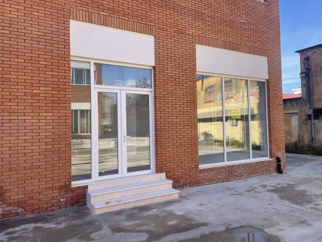 Tirane, jap me qera dyqan Kati 0, 65 m² 500 Euro (Rruga e Dibres)