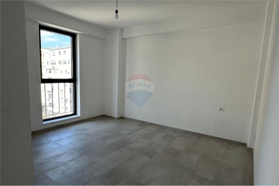 Tirane, jepet me qera apartament 2+1 Kati 5, 99 m² 750 € (Prane Parkut Olimpik - Komuna e Parisit - Kompleksi Dinamo, Shqipëri)