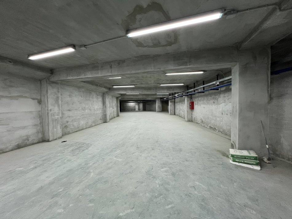 Qera, Godine 4 Kate Rruga e Aeroportit
