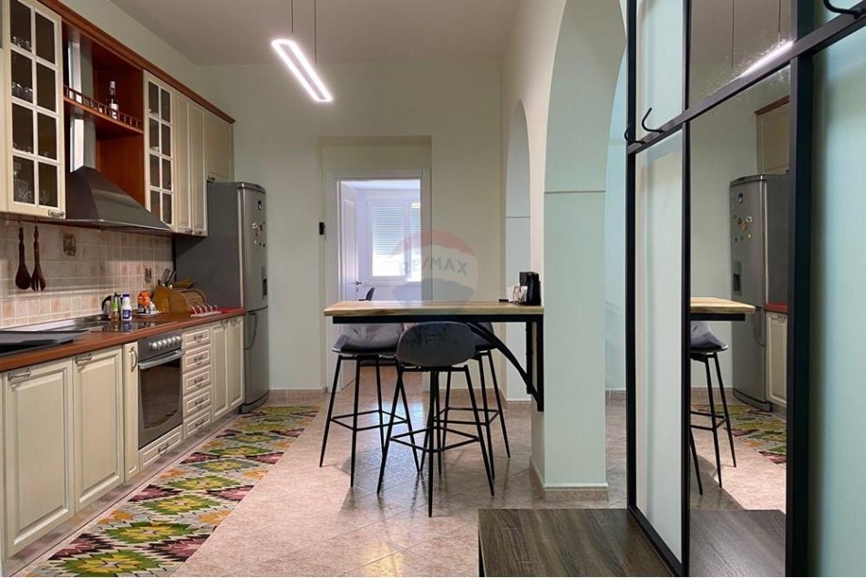 Tirane, jap me qera apartament 3+1 , 95 m² 850 € (Vasil Shanto!)