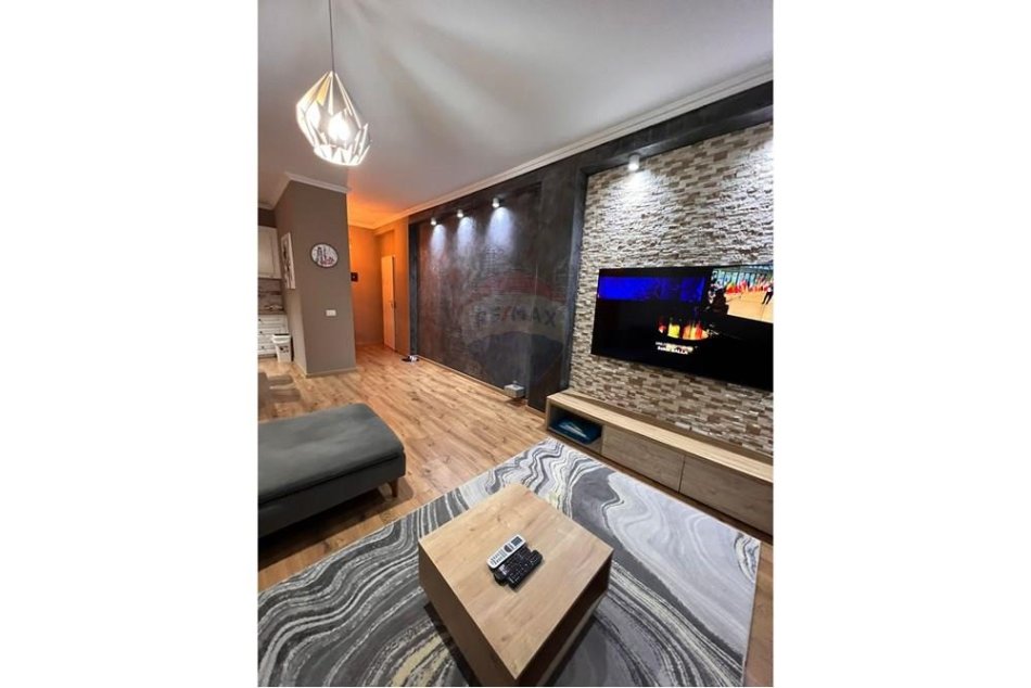Tirane, jepet me qera apartament 2+1 , 108 m² 800 € (Kopshti Botanik)