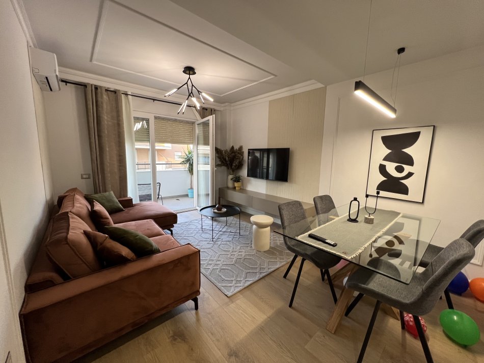 Qera, Apartament 2+1+2 Komuna e Parisit