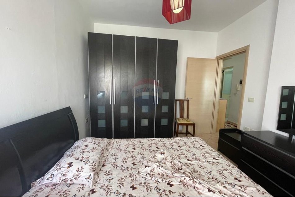 Tirane, jepet me qera apartament 1+1 Kati 4, 60 m² 300 € (Fresku)