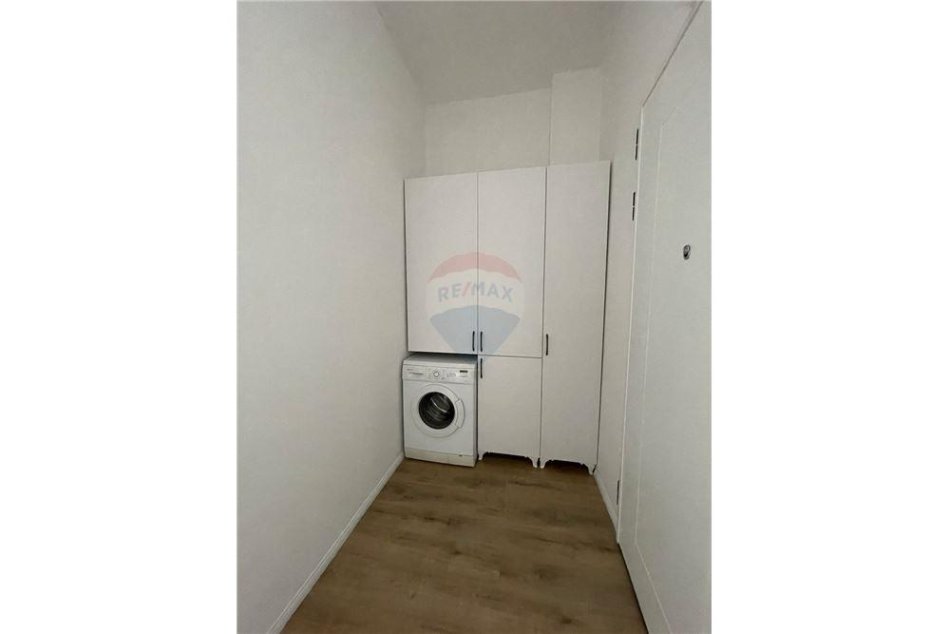 Tirane, jepet me qera apartament 2+1 , 850 € (Rruga e Kavajes - Kompleksi Delijorgji)