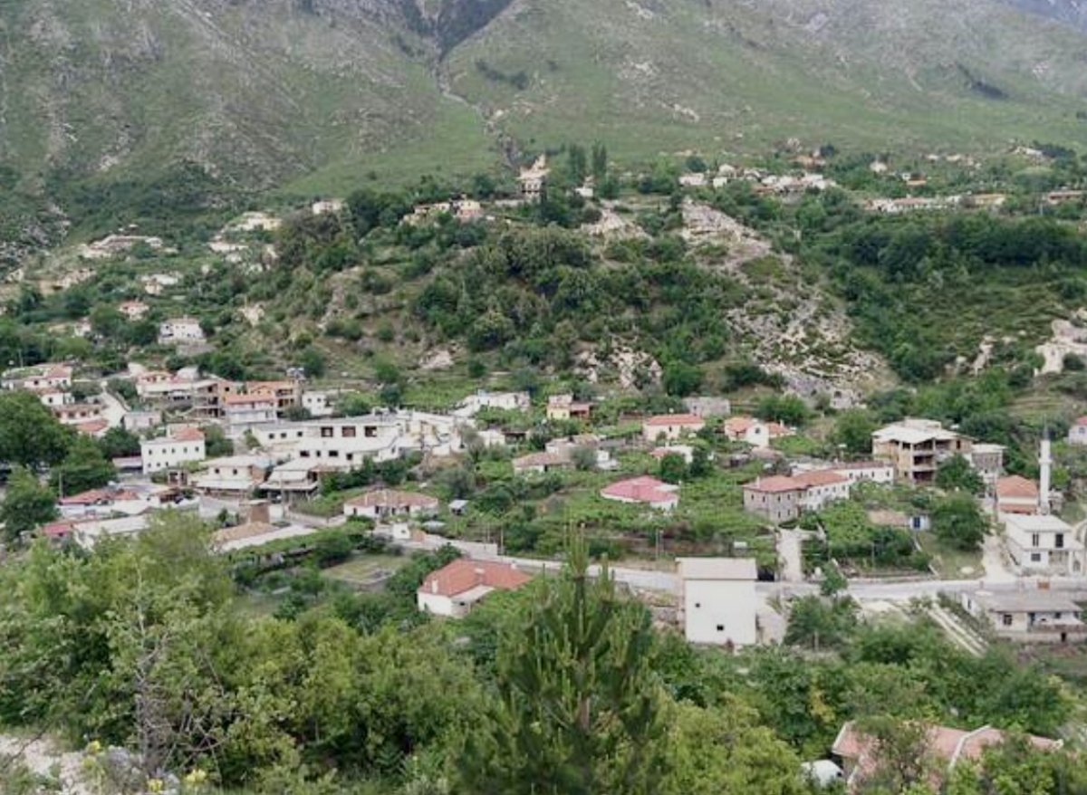 Dukat, Shitet Shtepi Antike Fshati, Afer Qendres Dukat Fshat