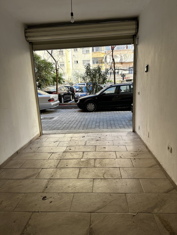 TIRANE 60.000€ (i diskutueshem)!  SHITET AMBJENT BIZNESI, i pershtatshem per garazhd, dyqan, zyre, magazine, etj.