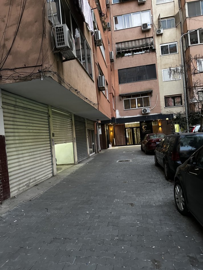 TIRANE 60.000€ (i diskutueshem)!  SHITET AMBJENT BIZNESI, i pershtatshem per garazhd, dyqan, zyre, magazine, etj.
