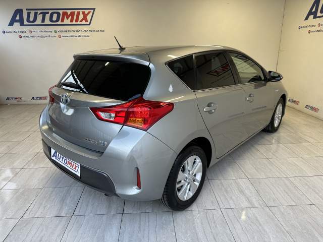 Tirane, shes makine Toyota auris Viti 2013, 12.800 Euro