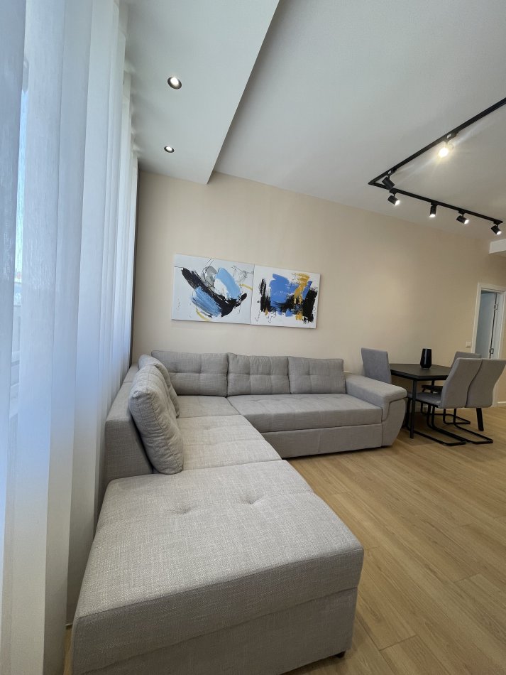 Tirane, shes apartament 2+1+Ballkon Kati 7, 88 m² 143.000 € (Rruga Dritan Hoxha)