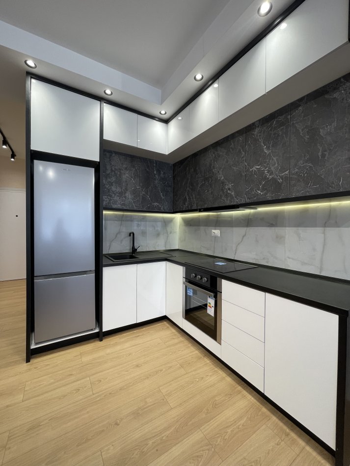 Tirane, shes apartament 2+1+Ballkon Kati 7, 88 m² 143.000 € (Rruga Dritan Hoxha)