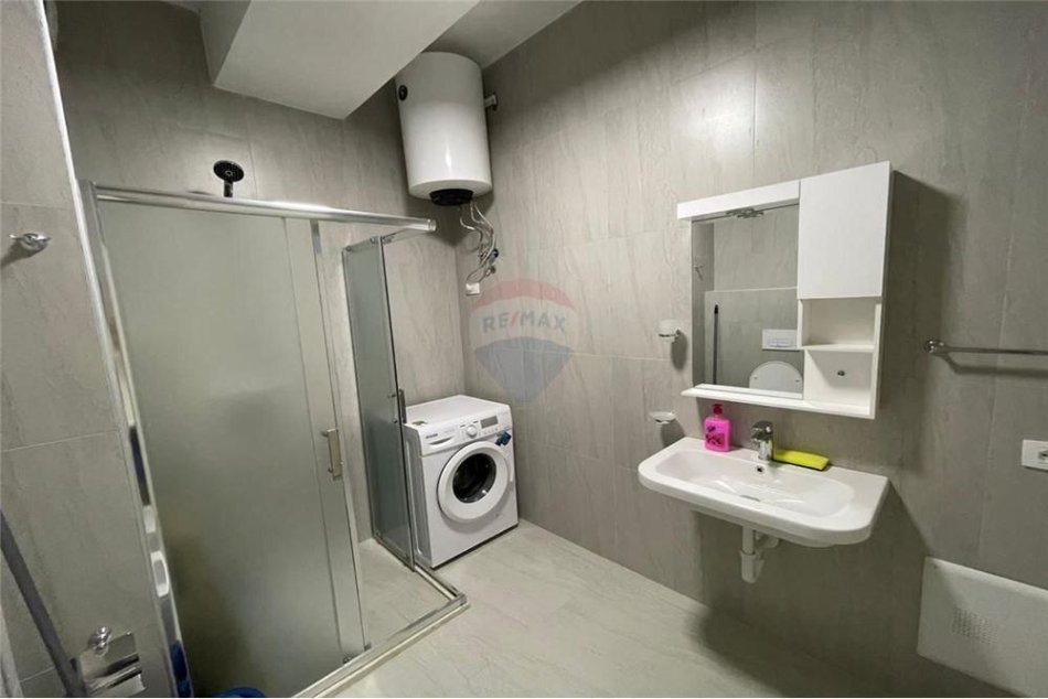 Tirane, jepet me qera apartament 2+1 , 90 m² 450 € (Kompleksi Mangalem)