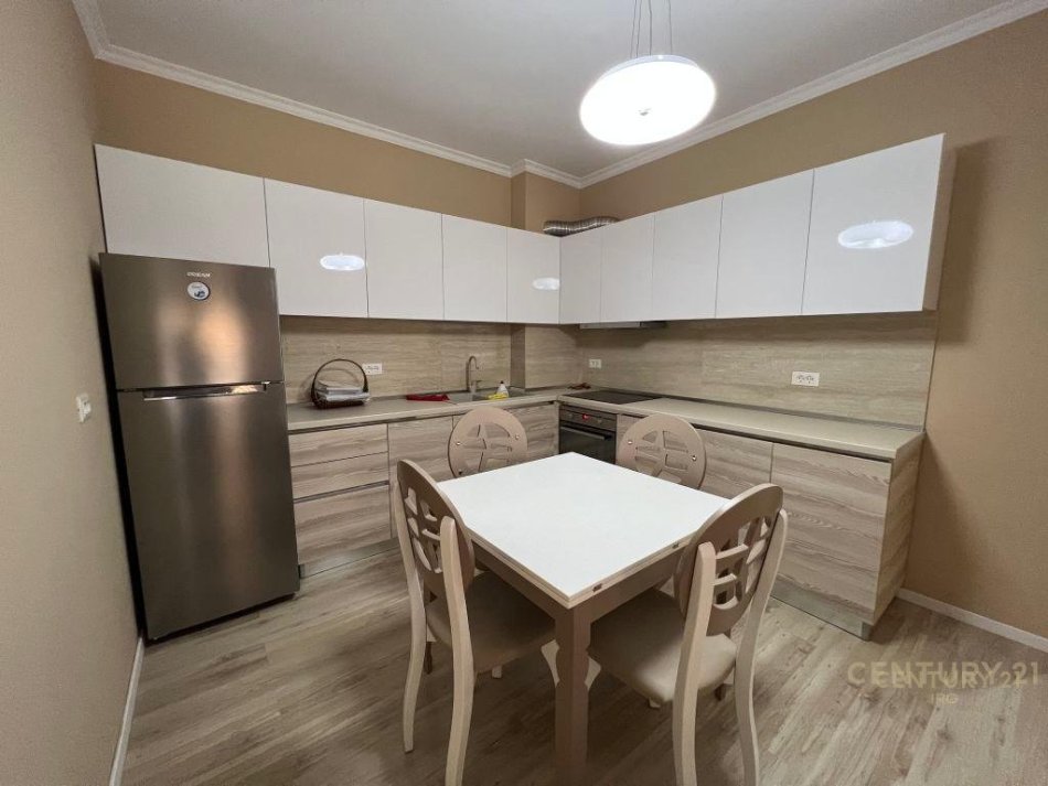 Tirane, jepet me qera apartament 2+1 Kati 3, 110 m² 650 € (Kopshti Botanik)
