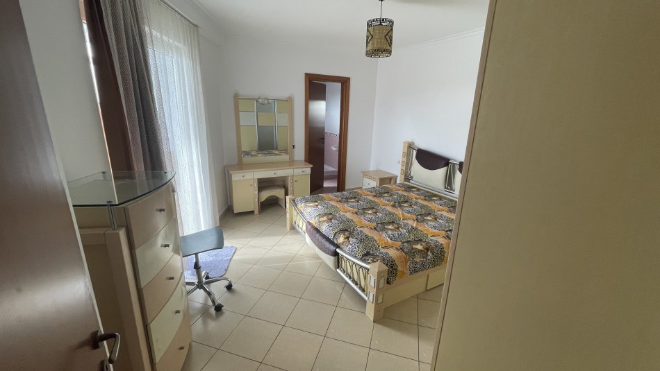 Tirane, jepet me qera apartament 2+1 Kati 5, 114 m² 500 € 
