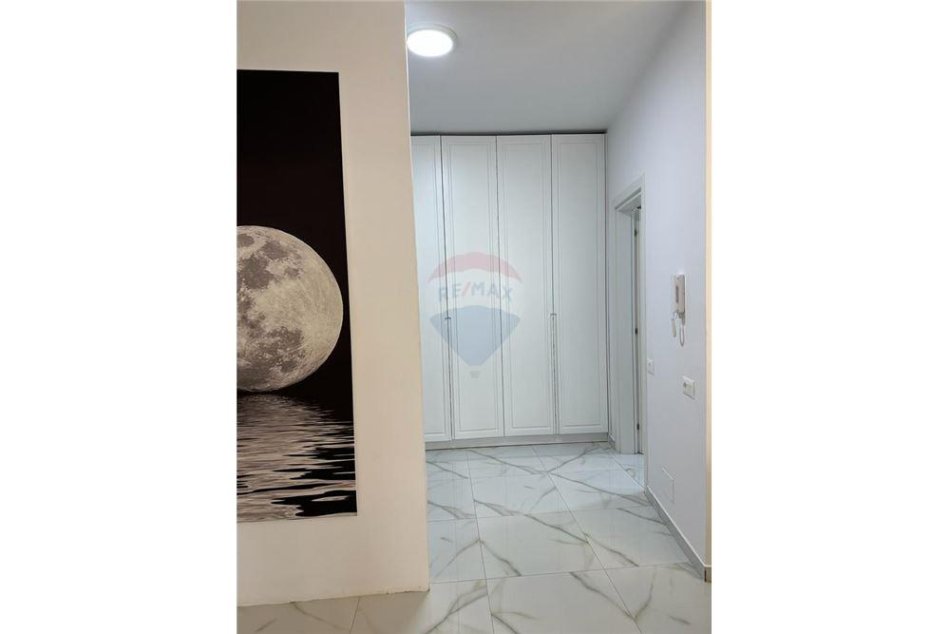Tirane, shitet apartament 1+1 , 80 m² 165.000 € (Rruga e Dibres)