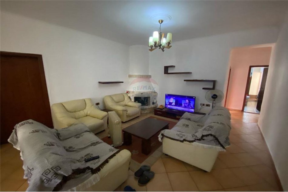 Tirane, jepet me qera apartament Kati 2, 105 m² 550 € 