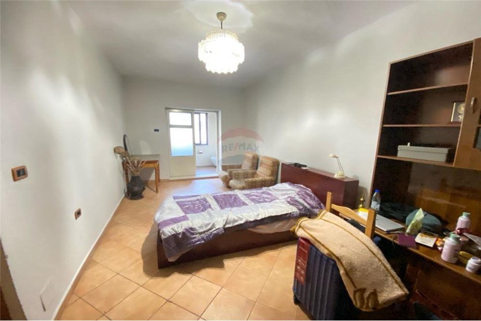 Tirane, jepet me qera apartament Kati 2, 105 m² 550 € 