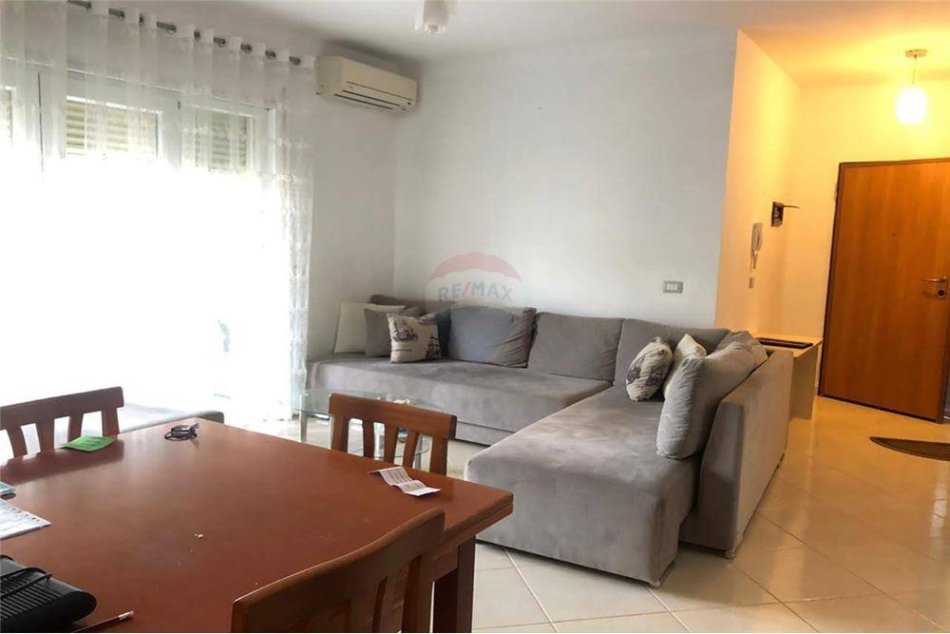 Tirane, jepet me qera apartament Kati 3, 100 m² 450 € 