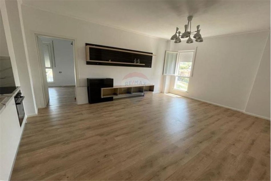 Tirane, shitet apartament Kati 3, 105 m² 150.000 € 