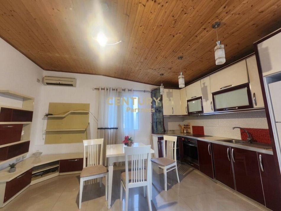 Tirane, shitet apartament 2+1 Kati 1, 70 m² 150.000 € (Rruga Margarita Tutulani, Bllok)