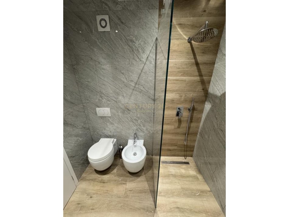 Tirane, jepet me qera apartament 2+1 Kati 4, 84 m² 600 € (Rruga e Dibres)
