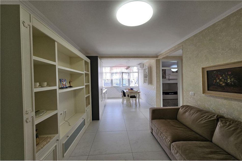 Tirane, shitet apartament Kati 3, 73 m² 180.000 € 