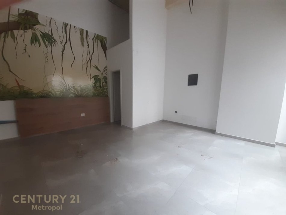 Tirane, shitet ambjent biznesi Kati 0, 35 m² 82.000 € (Astir)