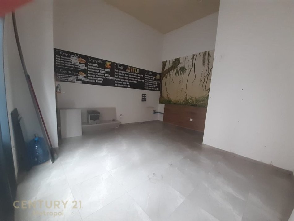 Tirane, shitet ambjent biznesi Kati 0, 35 m² 82.000 € (Astir)