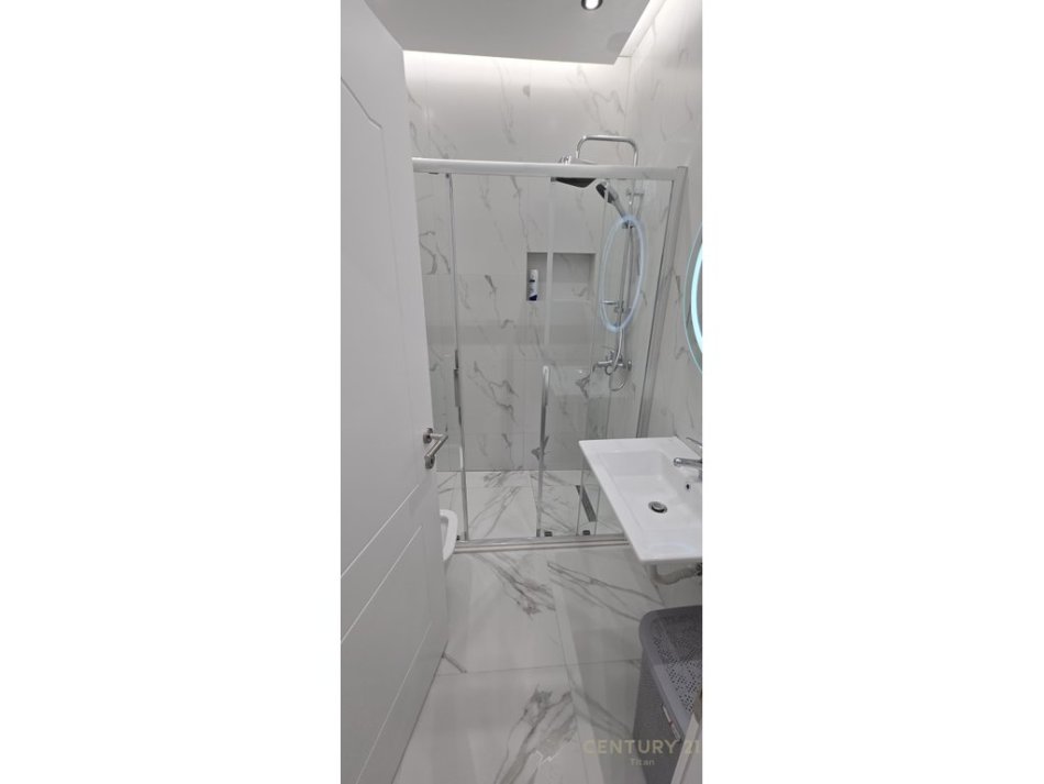 Tirane, jepet me qera apartament 3+1+post parkimi Kati 2, 100 m² 800 € (Don Bosko)