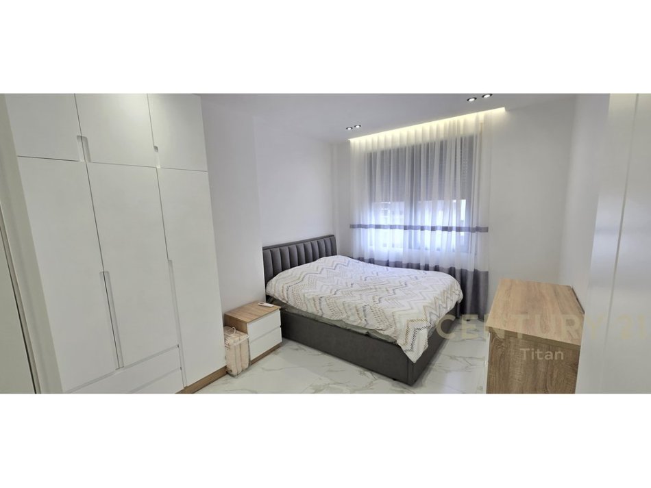 Tirane, jepet me qera apartament 3+1+post parkimi Kati 2, 100 m² 800 € (Don Bosko)