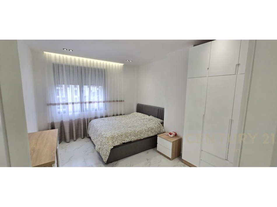 Tirane, jepet me qera apartament 3+1+post parkimi Kati 2, 100 m² 800 € (Don Bosko)