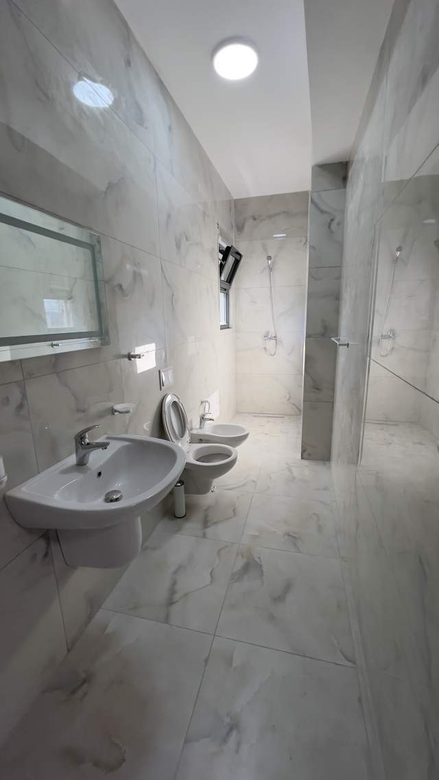 Tirane, jepet me qera apartament 2+1+BLK Kati 7, 88 m² 500 Euro (bulevardi kasharit)