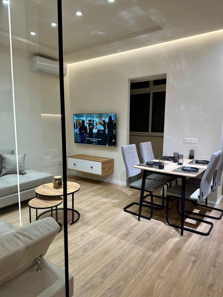 Tirane, jepet me qera apartament 2+1+Ballkon Kati 3, 95 m² 700 € (Bulevardi Zhan d’Ark)