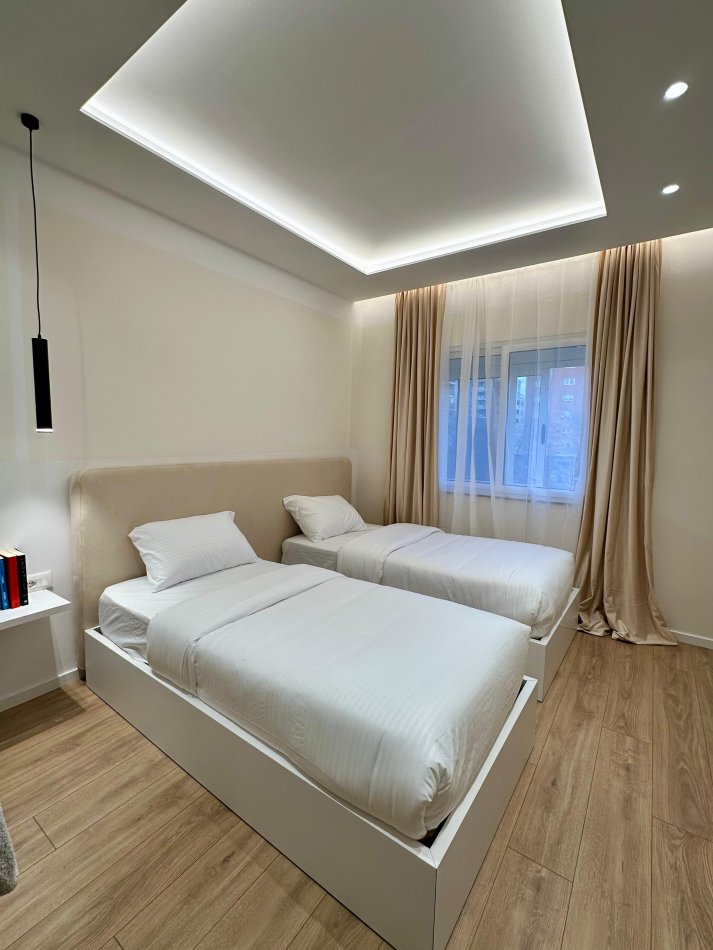 Tirane, jepet me qera apartament 2+1+Ballkon Kati 3, 95 m² 700 € (Bulevardi Zhan d’Ark)