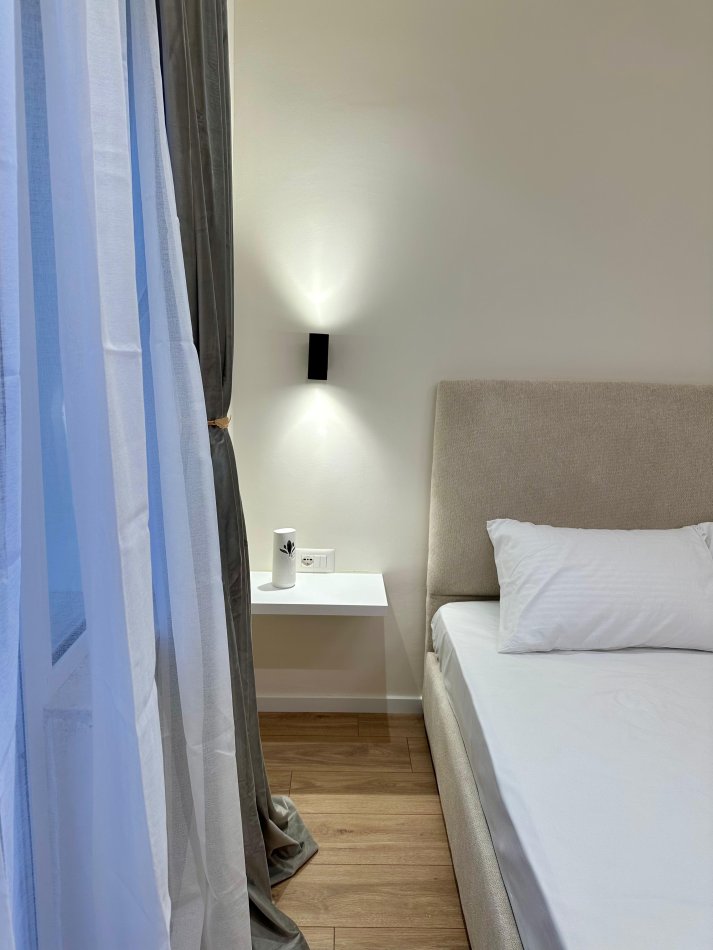 Tirane, jepet me qera apartament 2+1+Ballkon Kati 3, 95 m² 700 € (Bulevardi Zhan d’Ark)