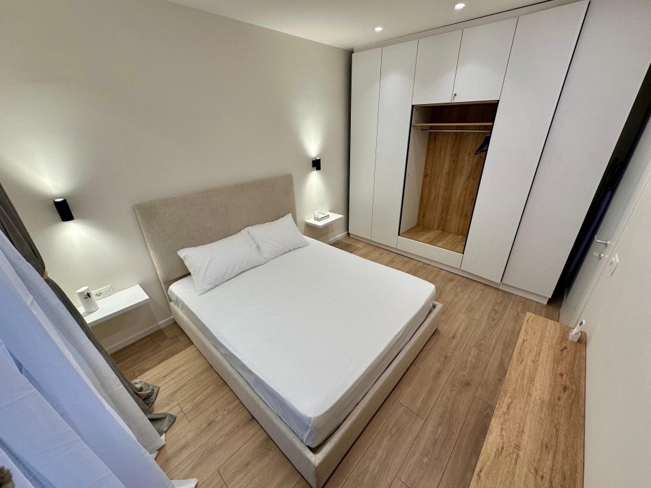 Tirane, jepet me qera apartament 2+1+Ballkon Kati 3, 95 m² 700 € (Bulevardi Zhan d’Ark)