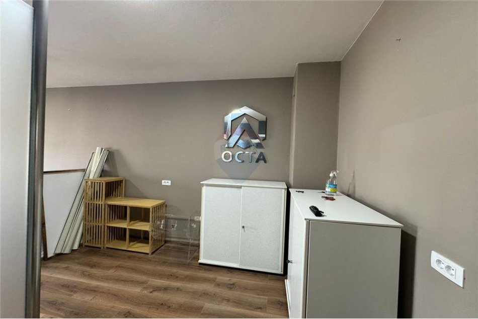 Tirane, jepet me qera zyre Kati 6, 60 m² 500 € 