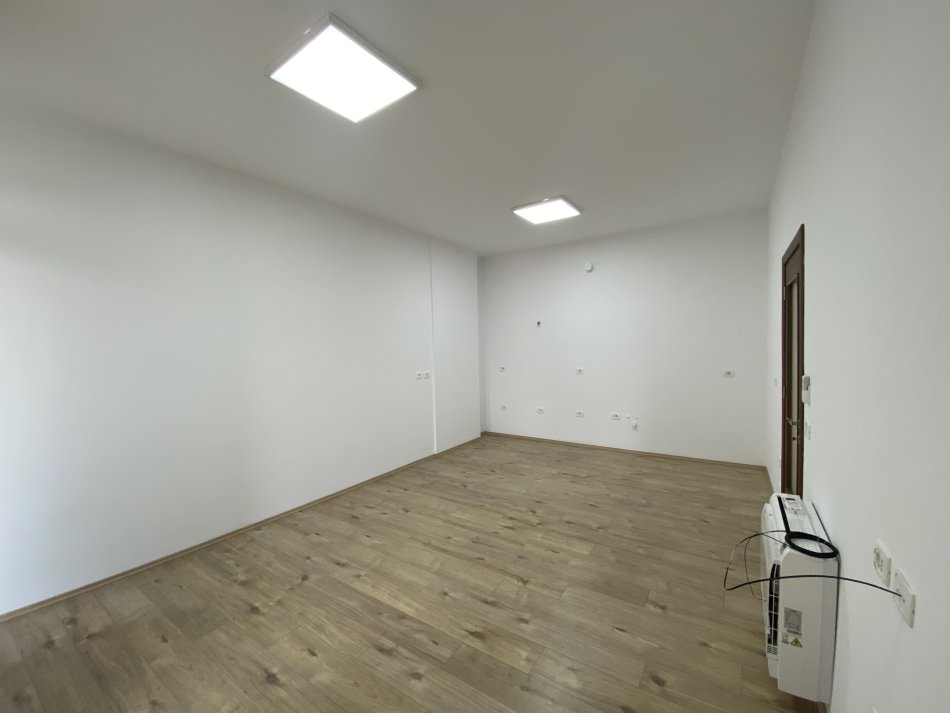 Tirane, jepet me qera 2+1+Ballkon Kati 3, 95 m² 700 € (Sali Butka)