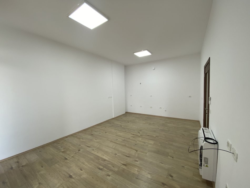 Tirane, jepet me qera 2+1+Ballkon Kati 3, 95 m² 700 € (Sali Butka)