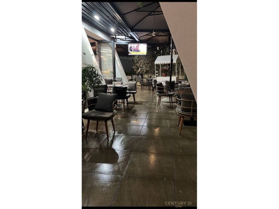 Tirane, jepet me qera bar-kafe Kati 0, 220 m² 1.800 € (21 Dhjetori)