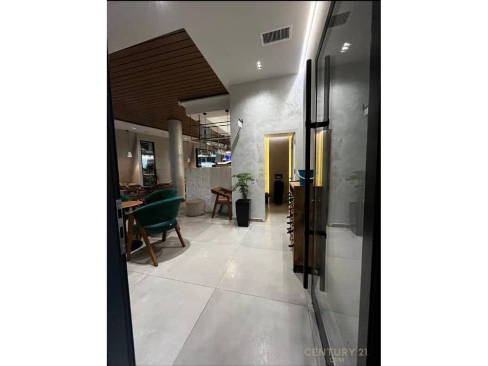 Tirane, jepet me qera bar-kafe Kati 0, 220 m² 1.800 € (21 Dhjetori)