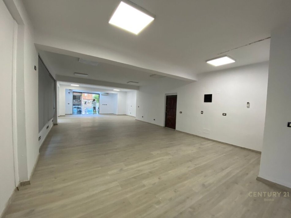 Tirane, jepet me qera ambjent biznesi , 115 m² 1.500 € (Rruga e durresit)