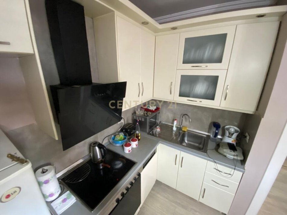 Tirane, shitet apartament 2+1+Ballkon Kati 2, 88 m² 129.000 € (Yzberisht)