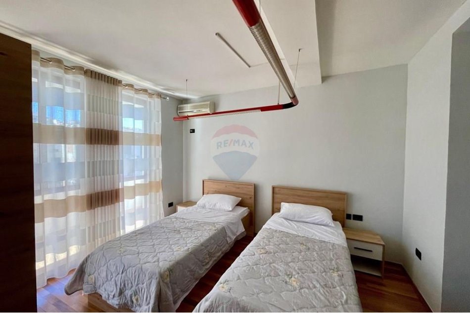Tirane, jepet me qera apartament Kati 4, 100 m² 700 € (Bllok - Libri Universitar,)